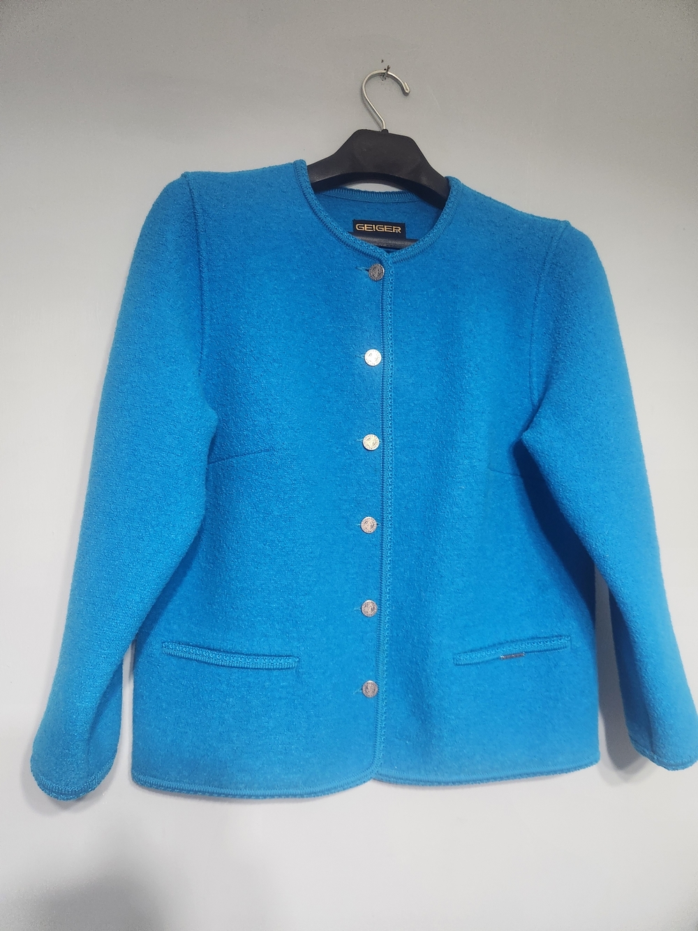 Vintage Geiger Blue Pure Wool Jacket. Button closure. Pockets. Size 46. Austria